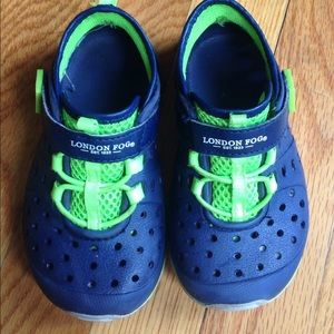 London Fog sneakers/ water shoes